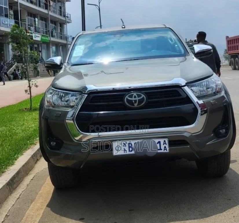 Toyota Hilux 2021 Gray
