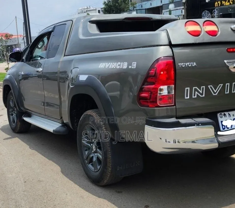 Toyota Hilux 2021 Gray