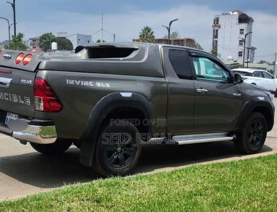 Toyota Hilux 2021 Gray