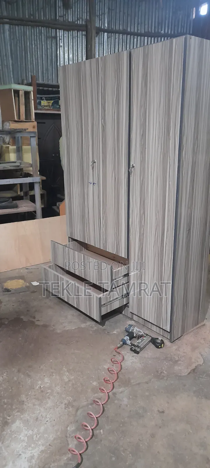 Laminated Closest Kumsatn 1.2m