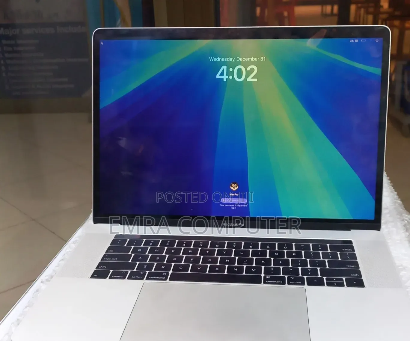 New Laptop Apple MacBook Pro 2018 16GB Intel Core i7 SSD 256GB