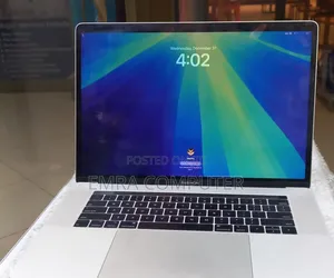 New Laptop Apple MacBook Pro 2018 16GB Intel Core i7 SSD 256GB