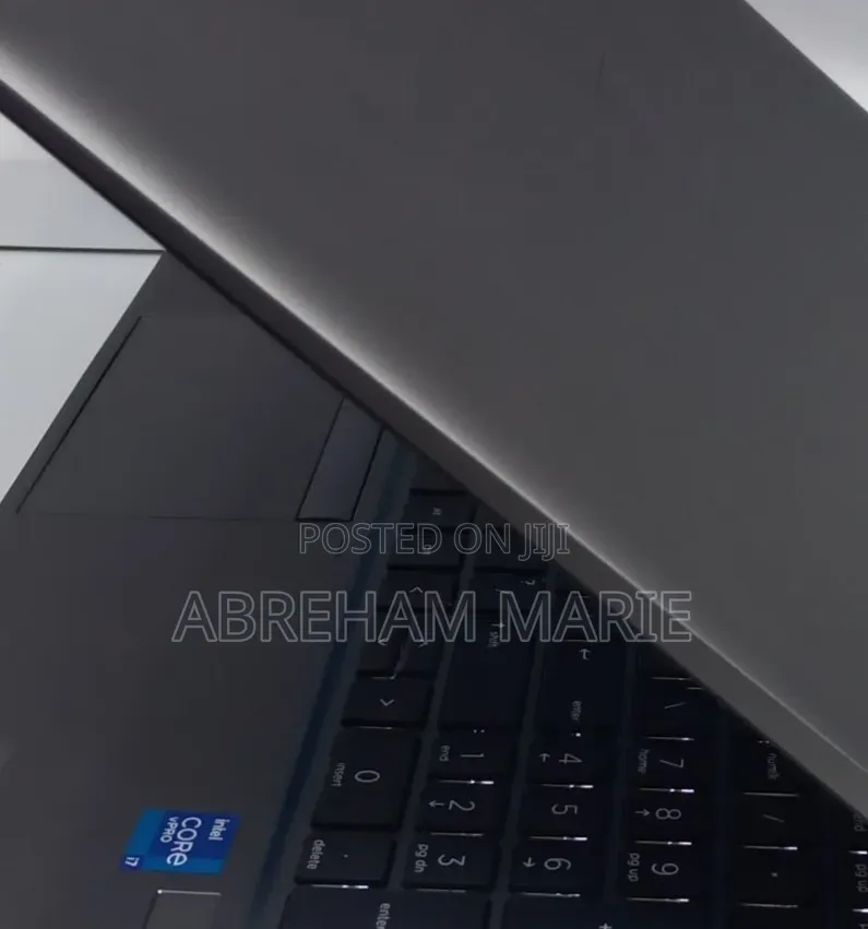 New Laptop HP ZBook Firefly G8 16GB Intel Core i7 SSD 512GB