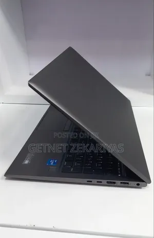 New Laptop HP ZBook Firefly G8 16GB Intel Core i7 SSD 512GB