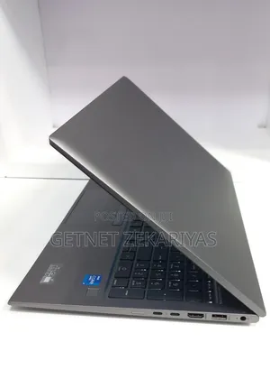 New Laptop HP ZBook Firefly G8 16GB Intel Core i7 SSD 512GB