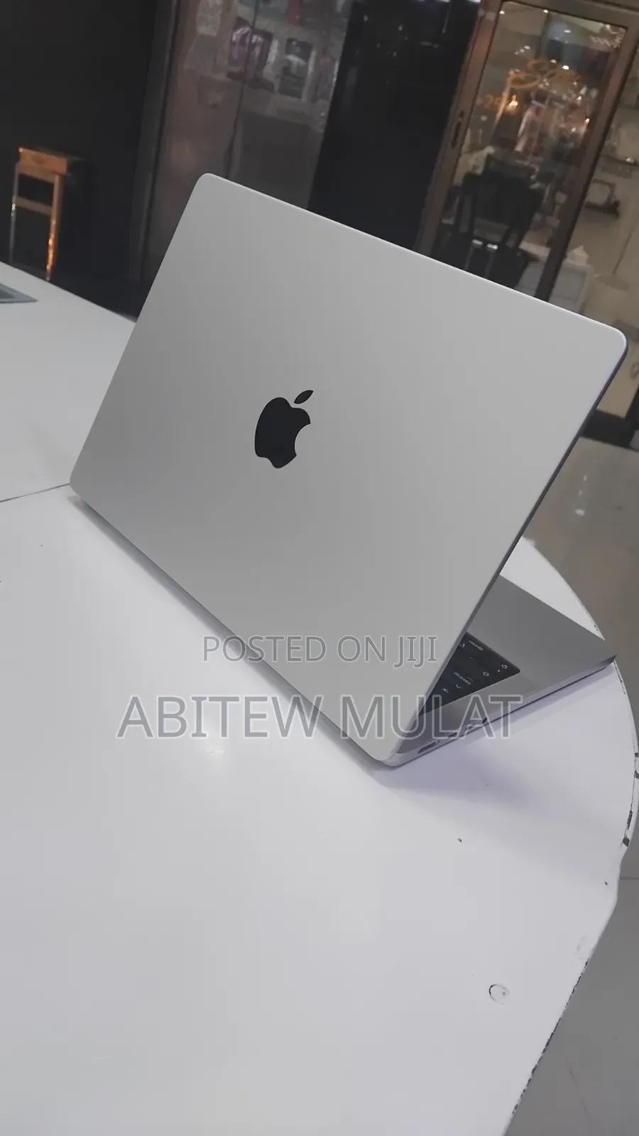 New Laptop Apple MacBook Pro 2024 M4 16GB Apple M4 SSD 512GB