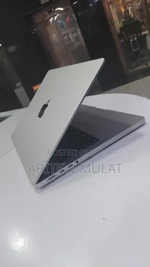 New Laptop Apple MacBook Pro 2024 M4 16GB Apple M4 SSD 512GB