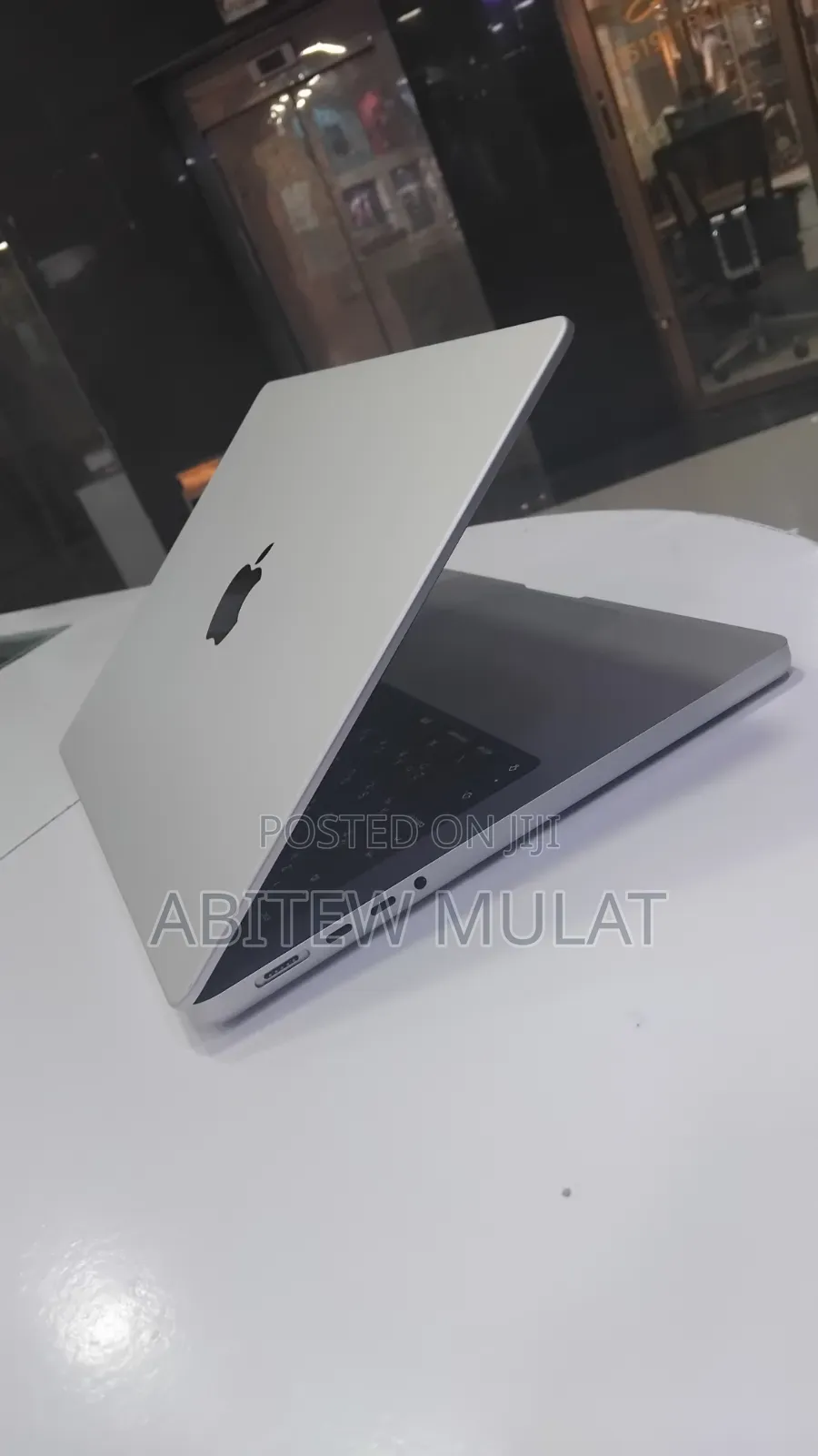 New Laptop Apple MacBook Pro 2024 M4 16GB Apple M4 SSD 512GB
