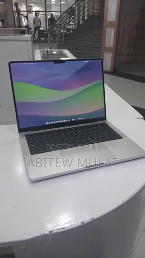New Laptop Apple MacBook Pro 2024 M4 16GB Apple M4 SSD 512GB
