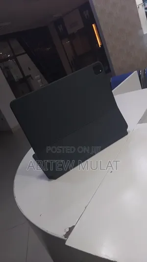New Apple iPad Pro 12.9 (2020) 256 GB