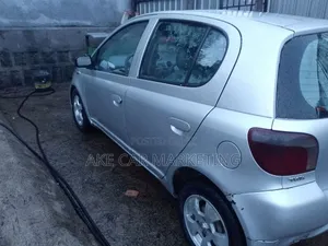 Toyota Vitz 1.3 AWD 5dr 1999 Silver