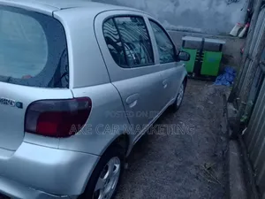 Toyota Vitz 1.3 AWD 5dr 1999 Silver