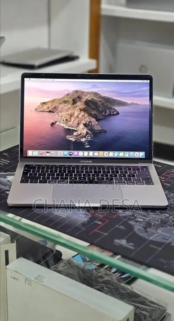 New Laptop Apple MacBook Pro 2019 16GB Intel Core i7 SSD 512GB