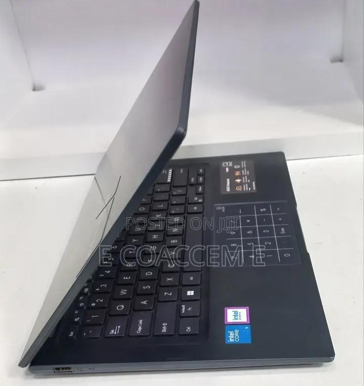 New Laptop Asus 16GB Intel Core 5 SSD 512GB