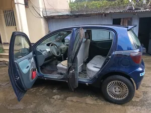 Toyota Vitz 2001 Blue
