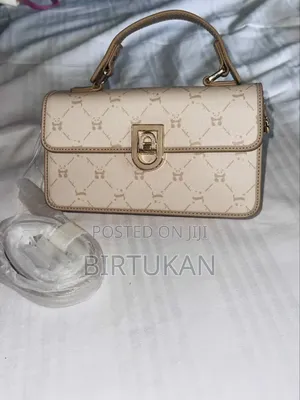 Hand Bag 3500