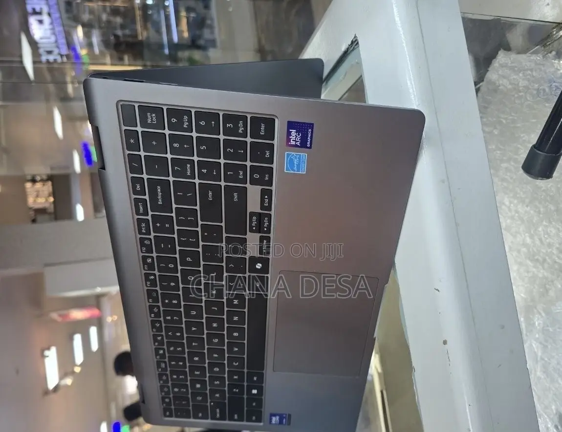 New Laptop Samsung 16GB Intel Core Ultra 7 SSD 512GB