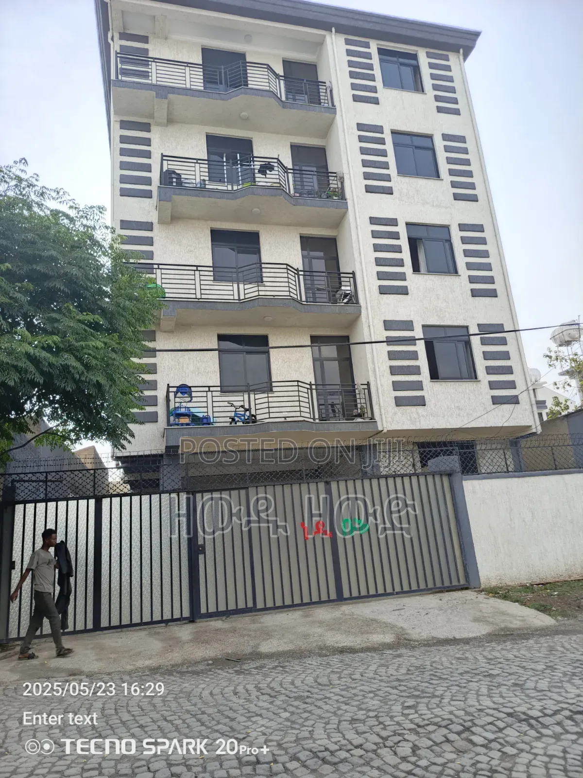 Furnished 16bdrm Mansion in Akaky Kaliti for sale