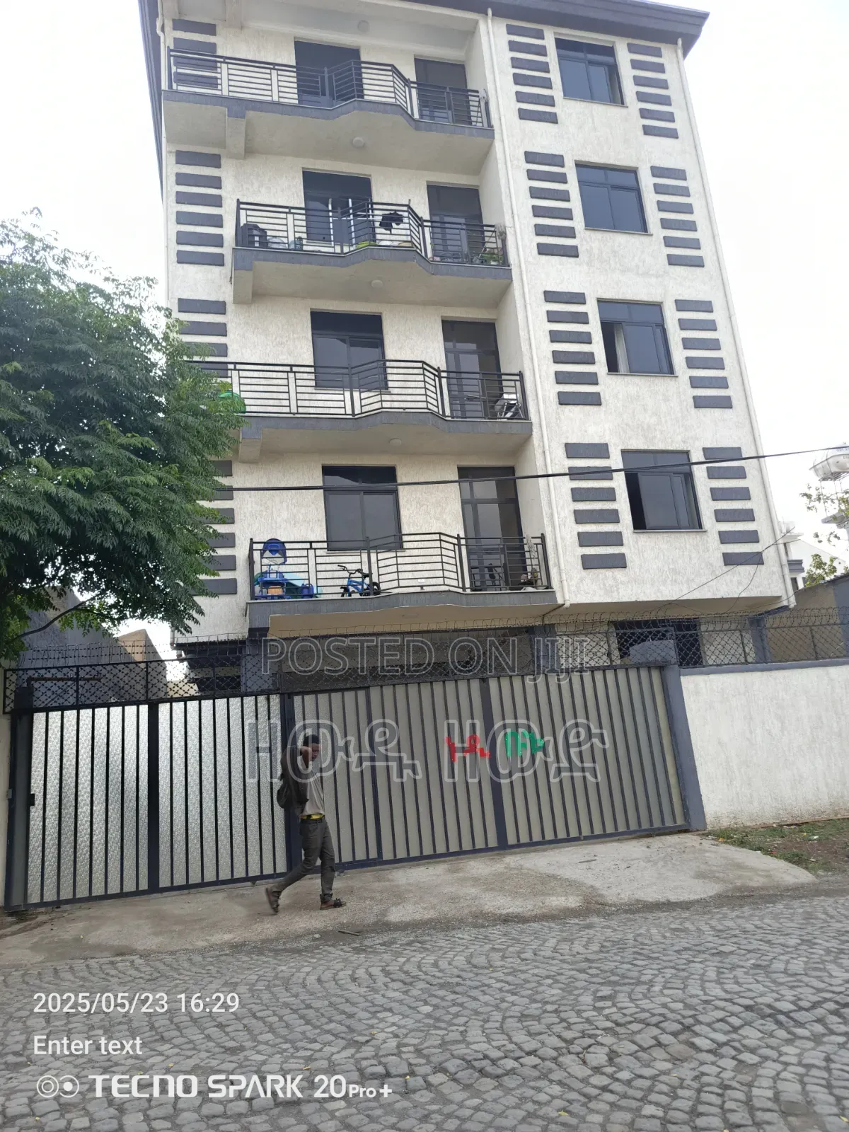 Furnished 16bdrm Mansion in Akaky Kaliti for sale