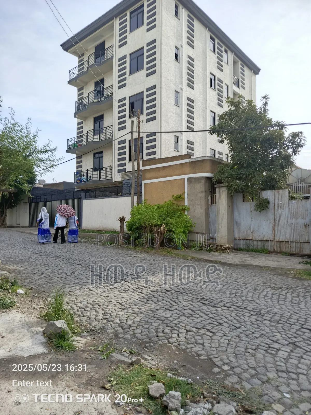 Furnished 16bdrm Mansion in Akaky Kaliti for sale