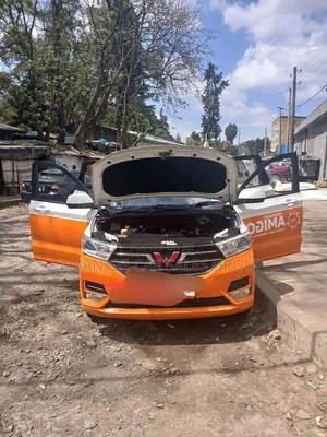 Wuling Hongguang S 2022 Yellow