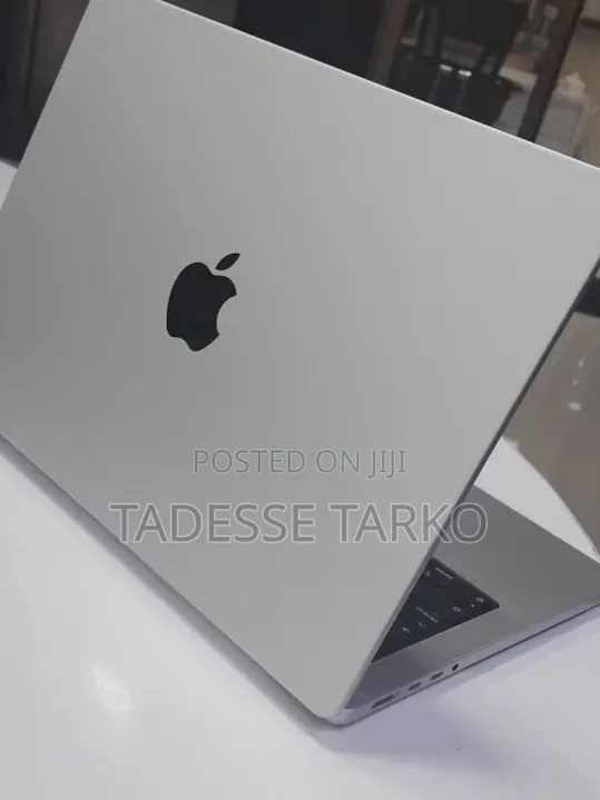New Laptop Apple MacBook Pro 2024 M4 16GB Apple M4 Pro SSD 512GB