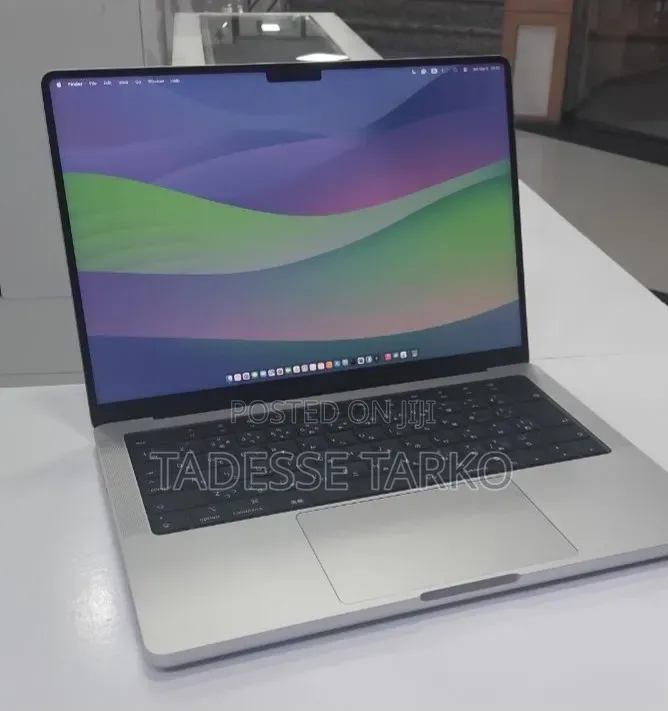 New Laptop Apple MacBook Pro 2024 M4 16GB Apple M4 Pro SSD 512GB