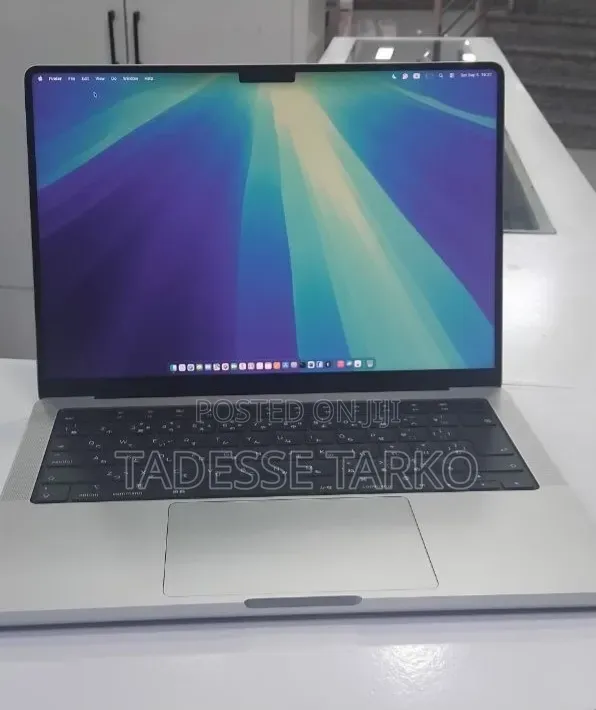 New Laptop Apple MacBook Pro 2024 M4 16GB Apple M4 Pro SSD 512GB