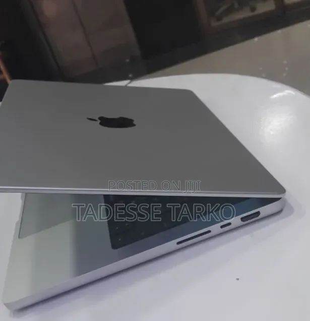 New Laptop Apple MacBook Pro 2024 M4 16GB Apple M4 Pro SSD 512GB