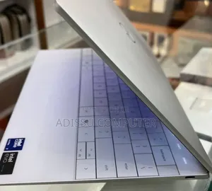 New Laptop Dell XPS 13 16GB Intel Core Ultra 7 SSD 512GB