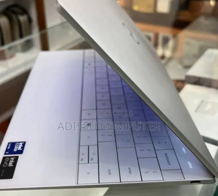 New Laptop Dell XPS 13 16GB Intel Core Ultra 7 SSD 512GB