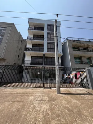 6bdrm Apartment in መባ, Yeka for sale