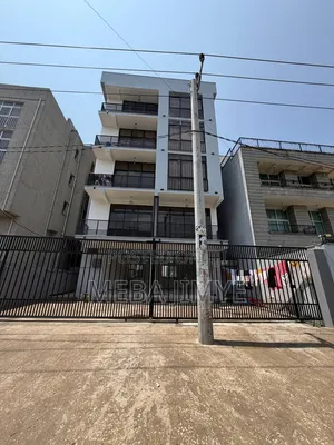 6bdrm Apartment in መባ, Yeka for sale