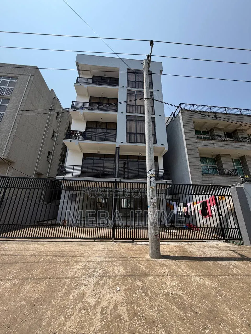 6bdrm Apartment in መባ, Yeka for sale