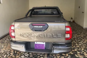 Toyota Hilux 2022 Orange