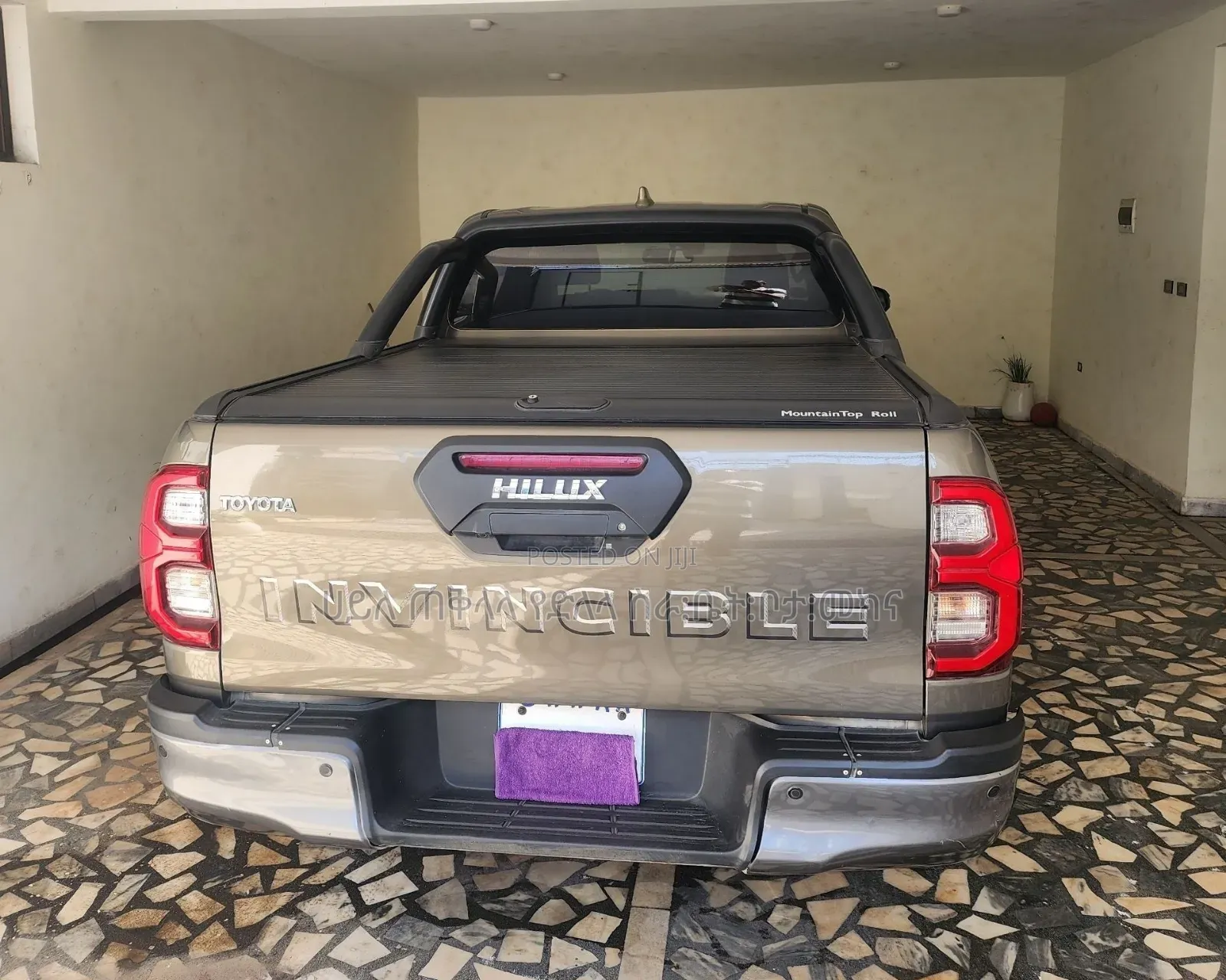 Toyota Hilux 2022 Orange