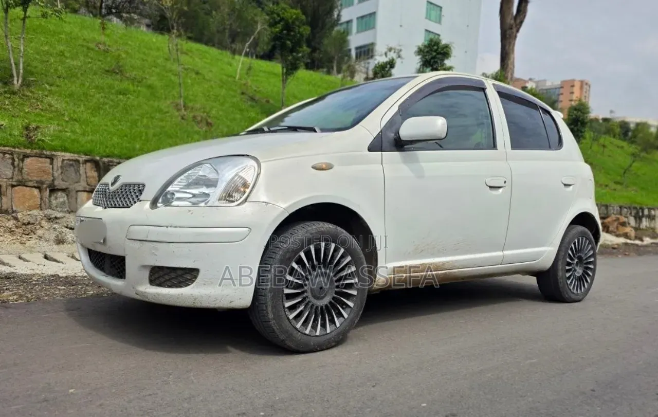 Toyota Vitz 2004 White