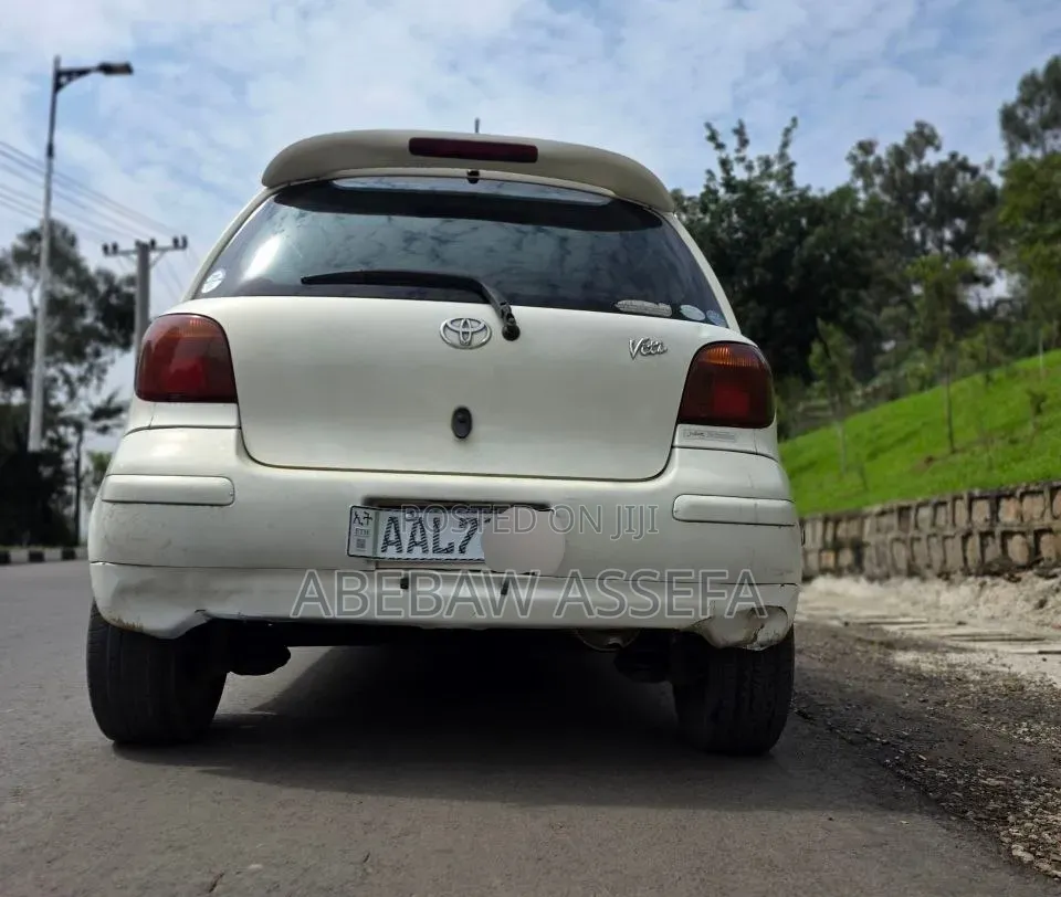 Toyota Vitz 2004 White
