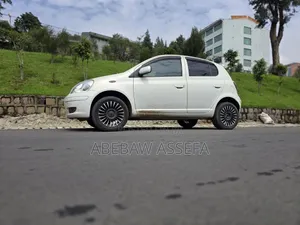 Toyota Vitz 2004 White