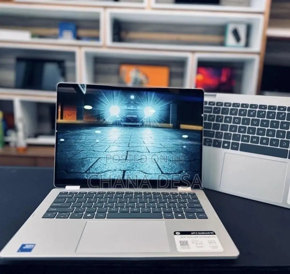 New Laptop HP OmniBook 5 Flip 16GB Intel Core 7 SSD 512GB