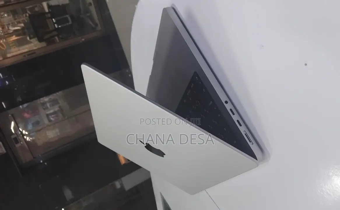 New Laptop Apple MacBook Pro 2024 M4 16GB Apple M4 Pro SSD 512GB