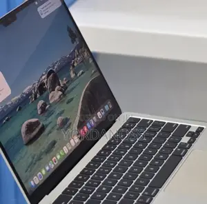 New Laptop Apple MacBook Air 2025 M4 16GB Apple M4 SSD 256GB