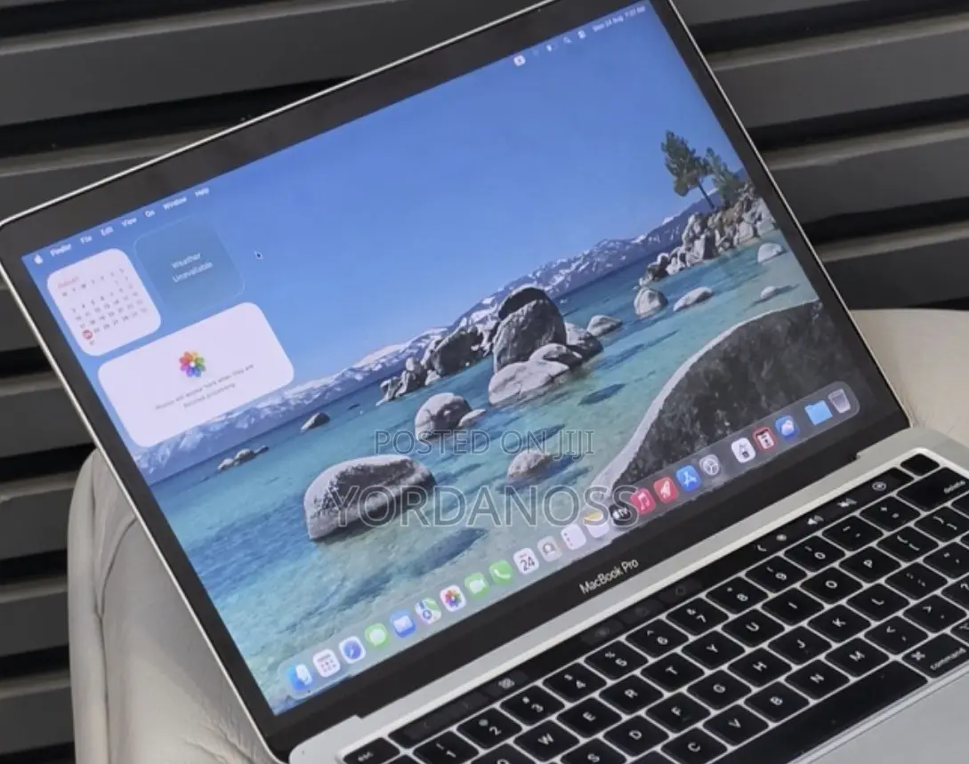 New Laptop Apple MacBook Pro 2020 32GB Intel Core i7 SSD 512GB