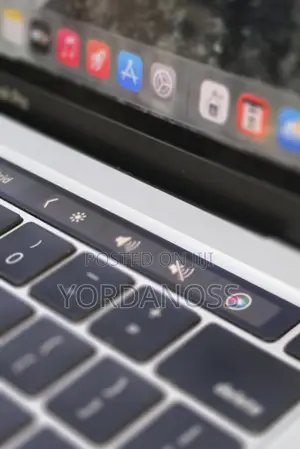 New Laptop Apple MacBook Pro 2020 32GB Intel Core i7 SSD 512GB