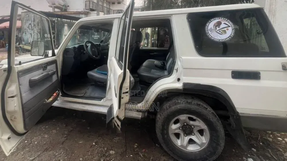 Toyota Land Cruiser 2017 White