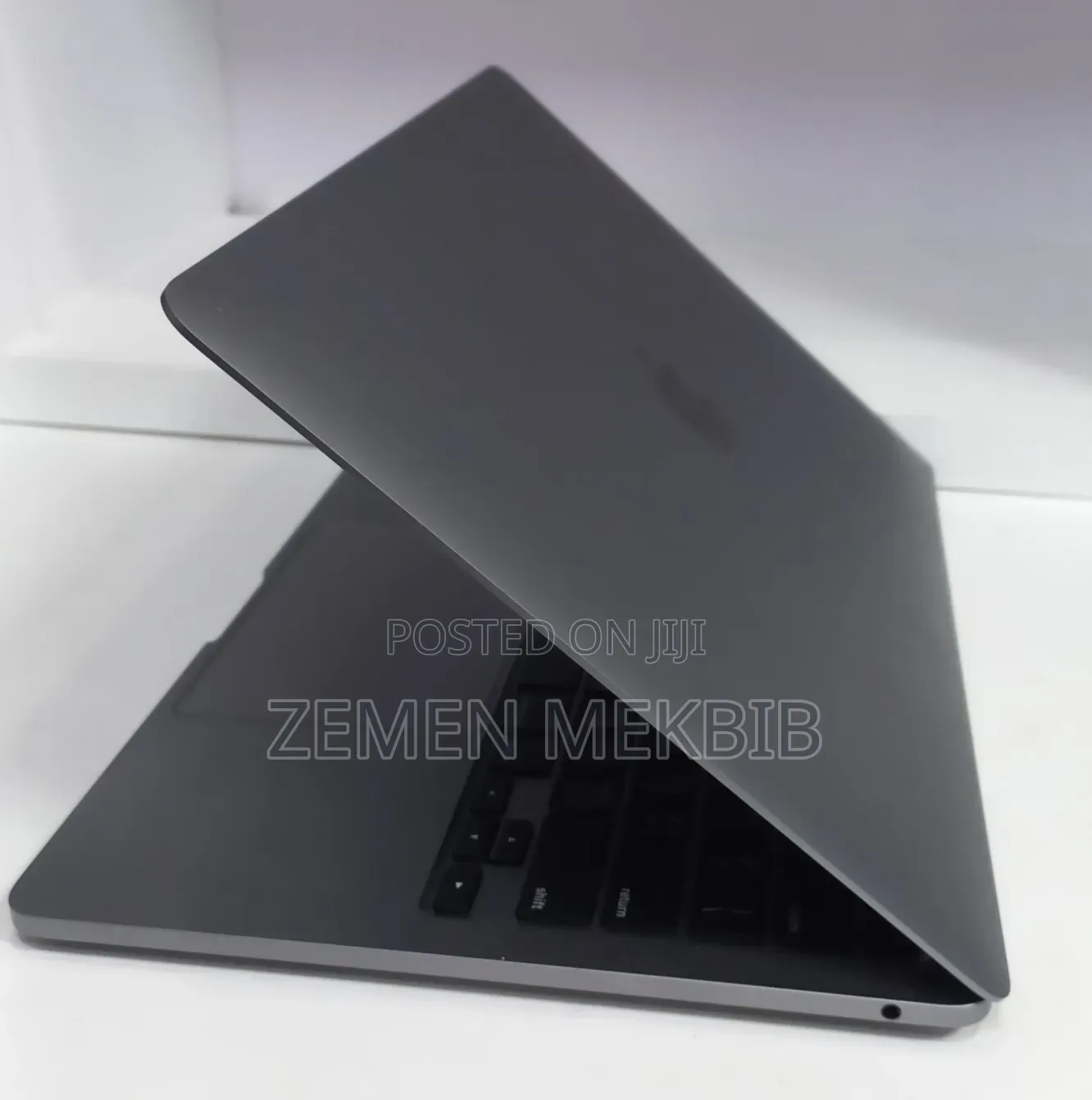 New Laptop Apple MacBook Pro 2020 8GB Apple M1 SSD 256GB