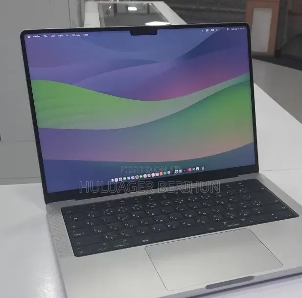New Laptop Apple MacBook Pro 2024 M4 16GB Apple M4 Pro SSD 512GB