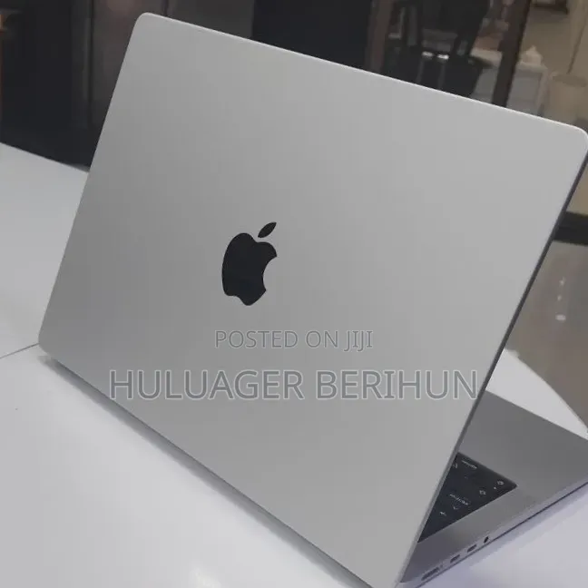 New Laptop Apple MacBook Pro 2024 M4 16GB Apple M4 Pro SSD 512GB