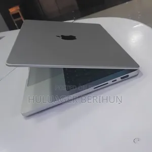 New Laptop Apple MacBook Pro 2024 M4 16GB Apple M4 Pro SSD 512GB