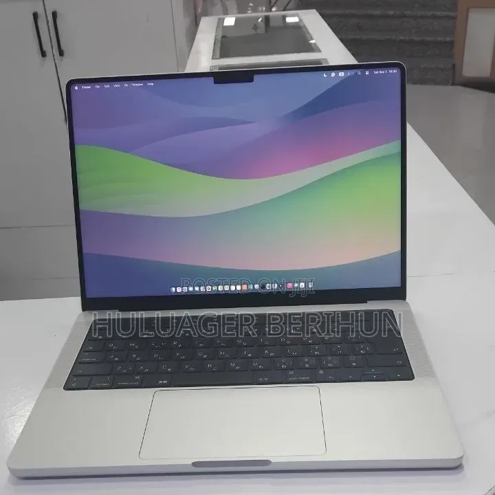 New Laptop Apple MacBook Pro 2024 M4 16GB Apple M4 Pro SSD 512GB